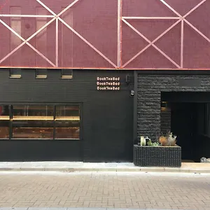 2* ホテル Book Tea Bed 新宿御苑